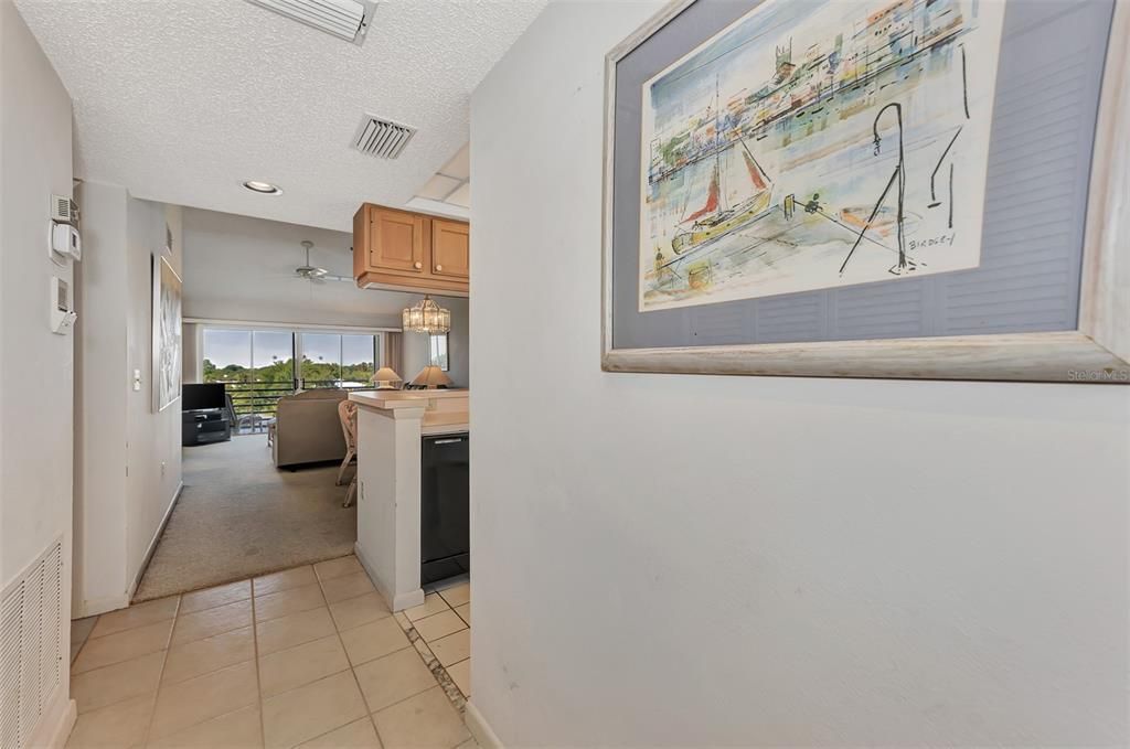 For Sale: $210,000 (2 beds, 2 baths, 997 Square Feet)
