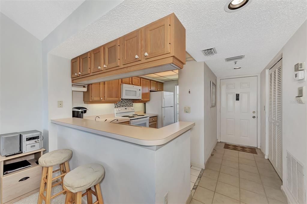 For Sale: $210,000 (2 beds, 2 baths, 997 Square Feet)