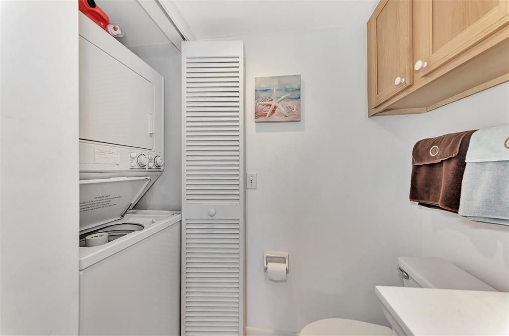 For Sale: $210,000 (2 beds, 2 baths, 997 Square Feet)