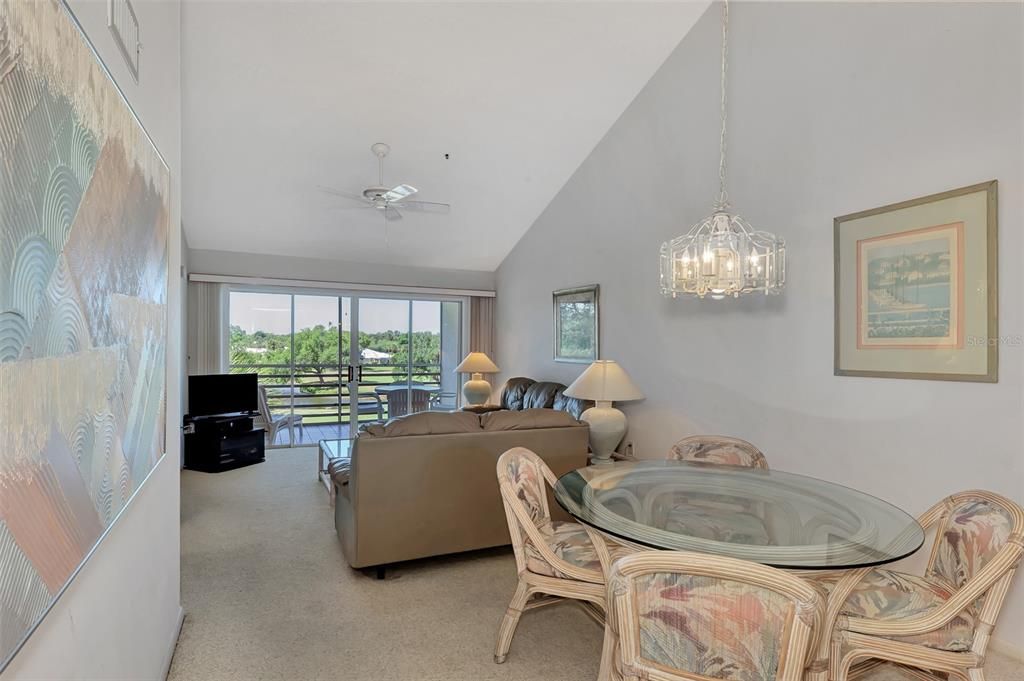 For Sale: $210,000 (2 beds, 2 baths, 997 Square Feet)