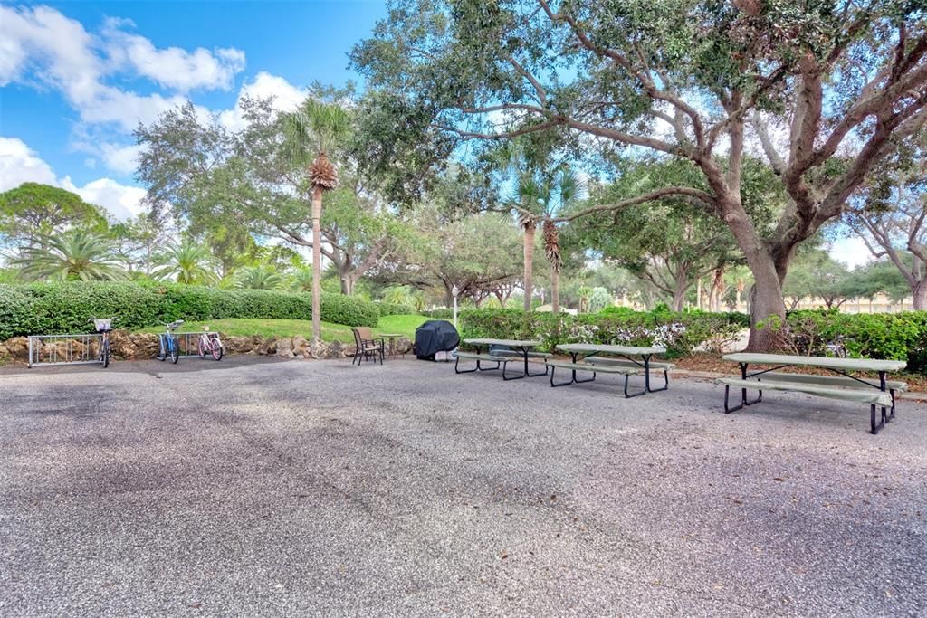 For Sale: $210,000 (2 beds, 2 baths, 997 Square Feet)