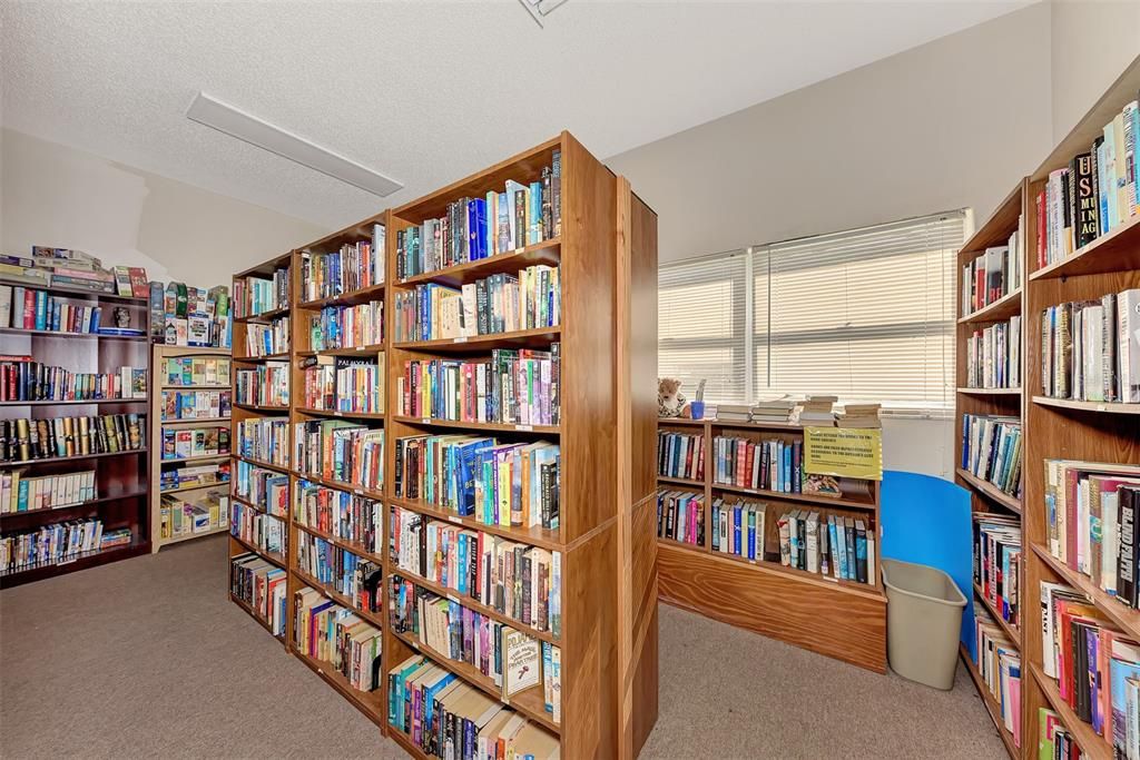 For Sale: $210,000 (2 beds, 2 baths, 997 Square Feet)