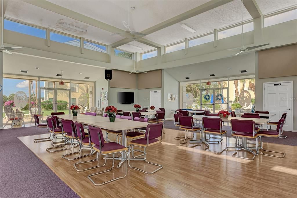For Sale: $210,000 (2 beds, 2 baths, 997 Square Feet)