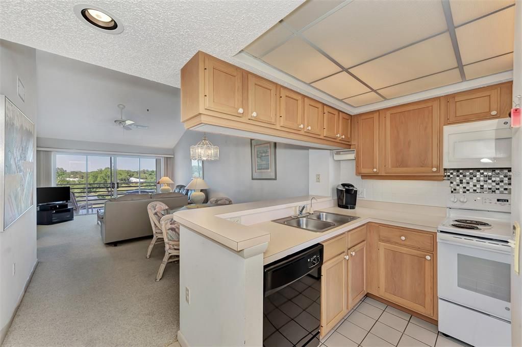 For Sale: $210,000 (2 beds, 2 baths, 997 Square Feet)