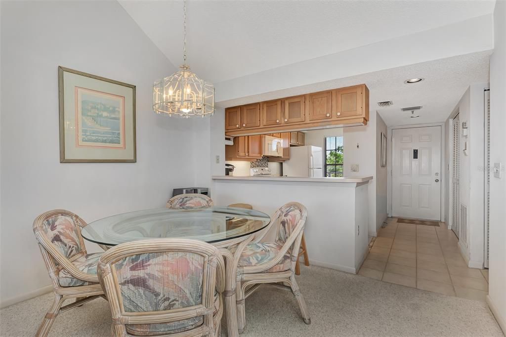 For Sale: $210,000 (2 beds, 2 baths, 997 Square Feet)