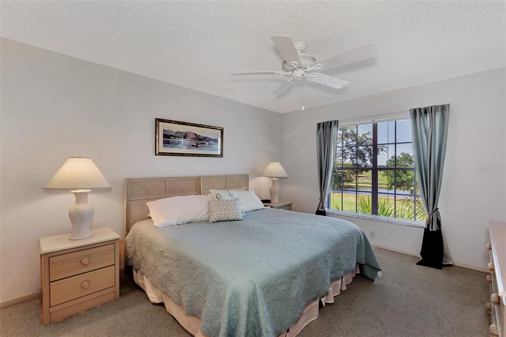 For Sale: $210,000 (2 beds, 2 baths, 997 Square Feet)
