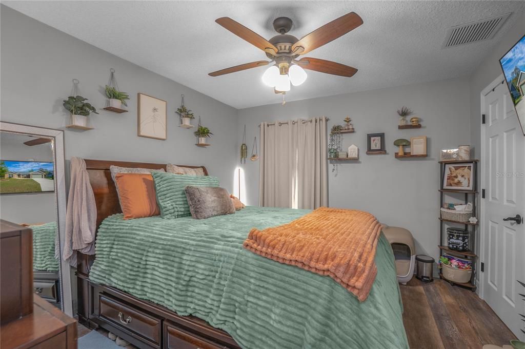 For Sale: $370,000 (4 beds, 3 baths, 2079 Square Feet)