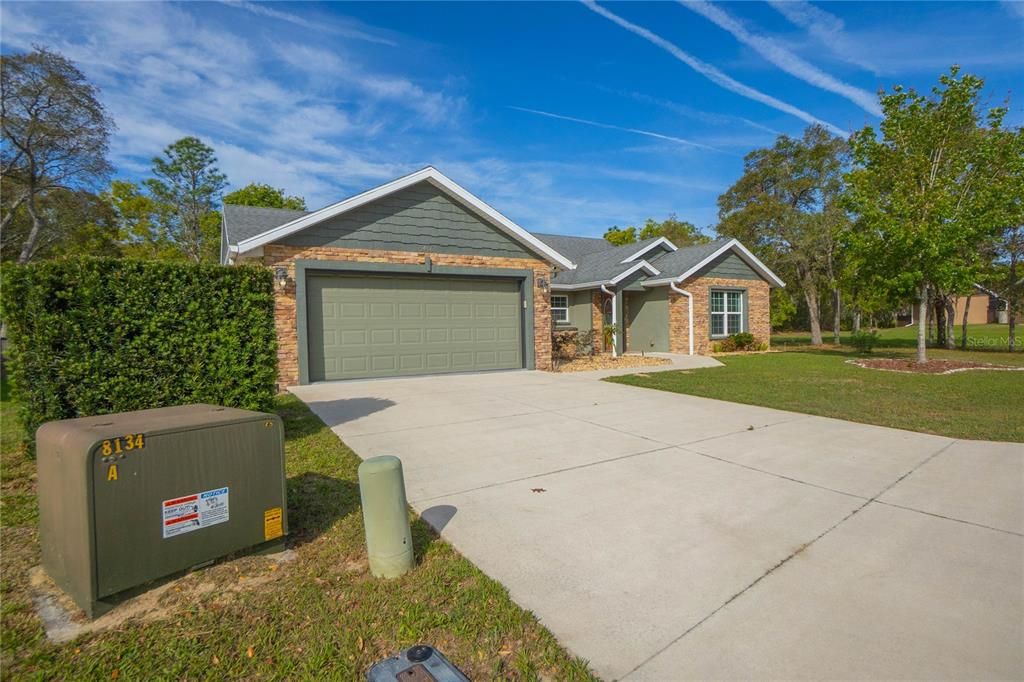 For Sale: $370,000 (4 beds, 3 baths, 2079 Square Feet)