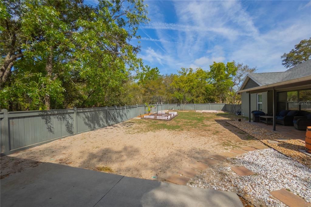 For Sale: $370,000 (4 beds, 3 baths, 2079 Square Feet)