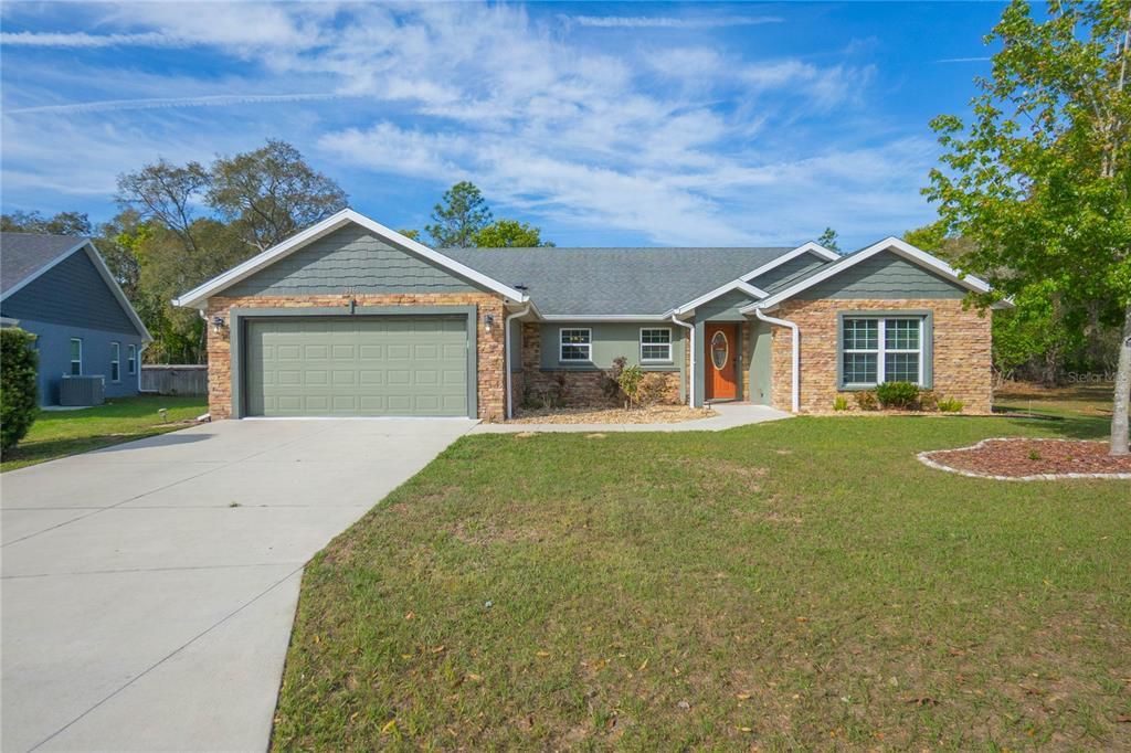 For Sale: $370,000 (4 beds, 3 baths, 2079 Square Feet)