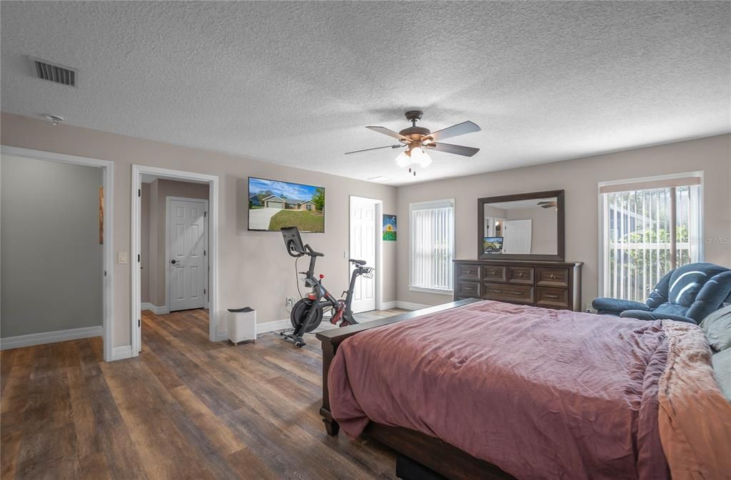 For Sale: $370,000 (4 beds, 3 baths, 2079 Square Feet)