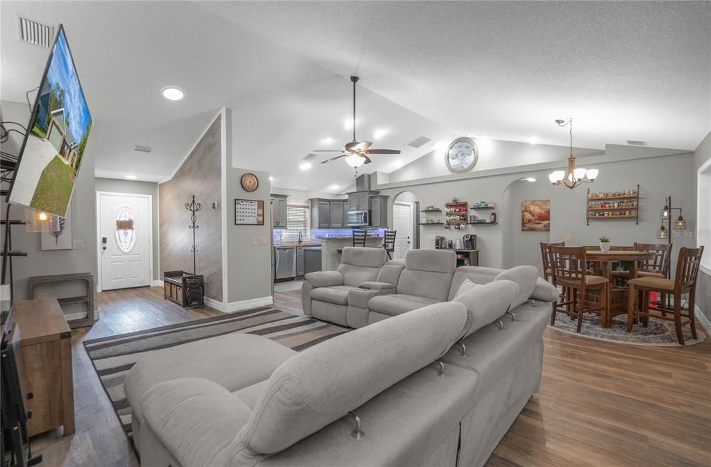 For Sale: $370,000 (4 beds, 3 baths, 2079 Square Feet)