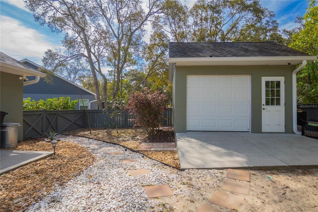 For Sale: $370,000 (4 beds, 3 baths, 2079 Square Feet)
