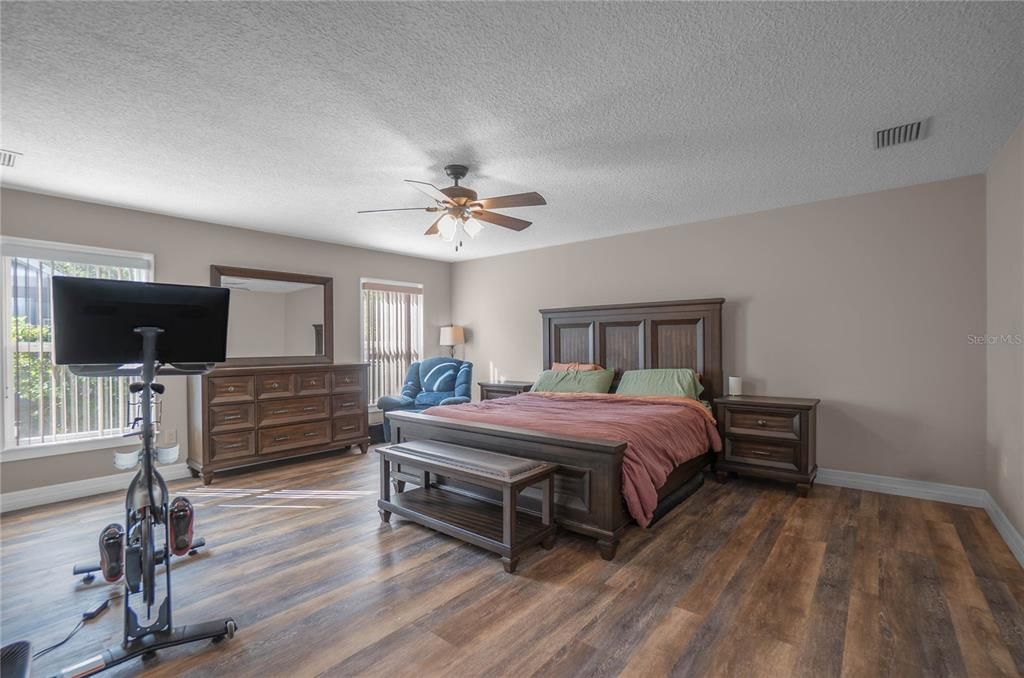 For Sale: $370,000 (4 beds, 3 baths, 2079 Square Feet)