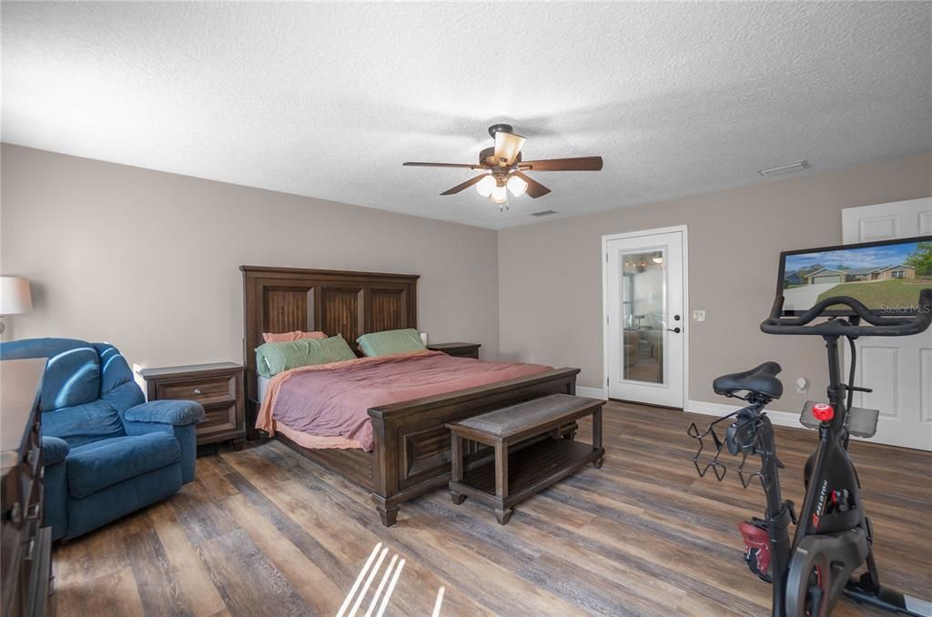 For Sale: $370,000 (4 beds, 3 baths, 2079 Square Feet)