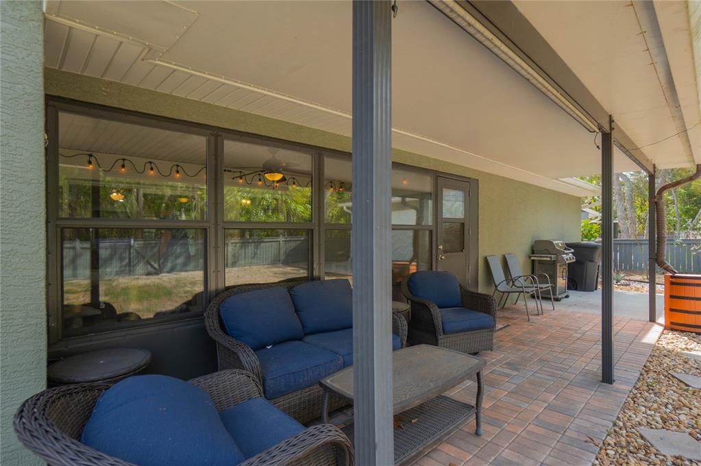 For Sale: $370,000 (4 beds, 3 baths, 2079 Square Feet)