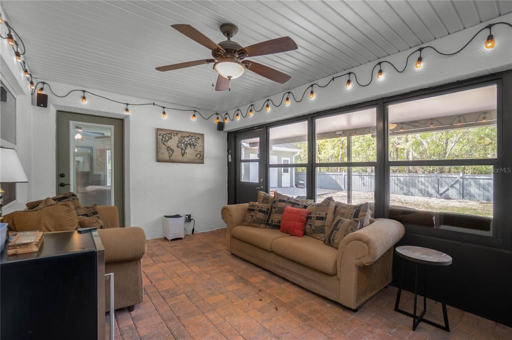 For Sale: $370,000 (4 beds, 3 baths, 2079 Square Feet)