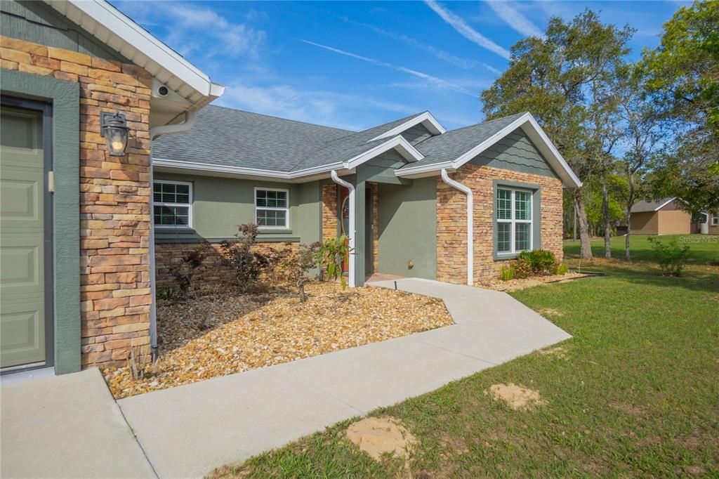 For Sale: $370,000 (4 beds, 3 baths, 2079 Square Feet)