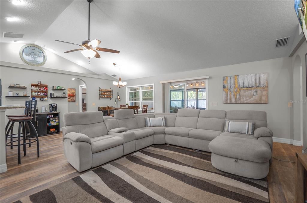 For Sale: $370,000 (4 beds, 3 baths, 2079 Square Feet)