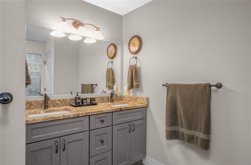For Sale: $370,000 (4 beds, 3 baths, 2079 Square Feet)