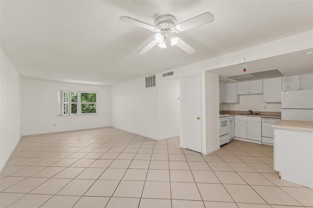 For Sale: $130,000 (2 beds, 2 baths, 972 Square Feet)