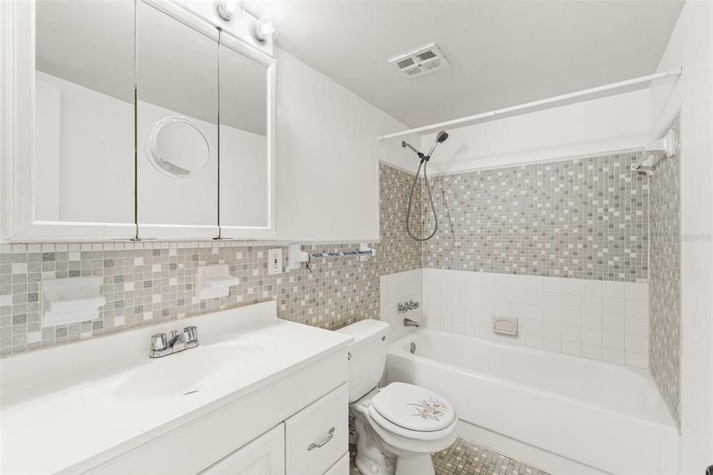For Sale: $130,000 (2 beds, 2 baths, 972 Square Feet)