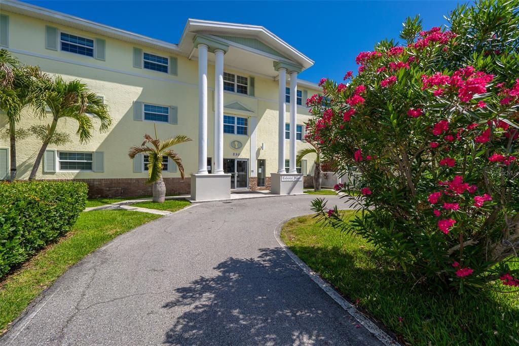 For Sale: $130,000 (2 beds, 2 baths, 972 Square Feet)