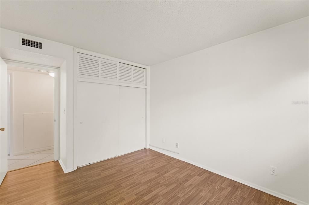 For Sale: $130,000 (2 beds, 2 baths, 972 Square Feet)