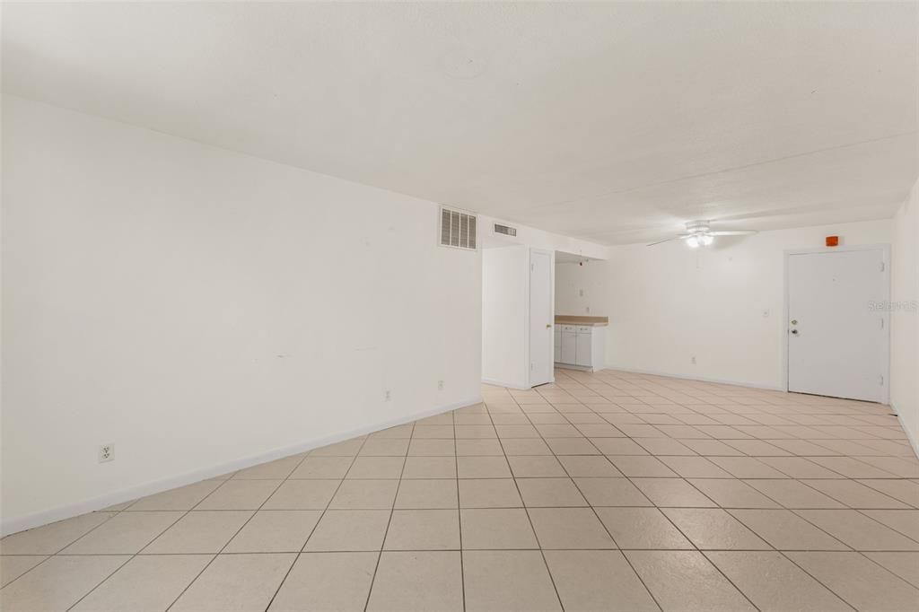 For Sale: $130,000 (2 beds, 2 baths, 972 Square Feet)