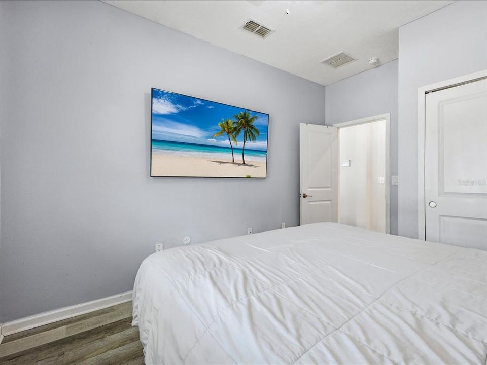 Activo con contrato: $540,000 (5 camas, 3 baños, 2607 Pies cuadrados)