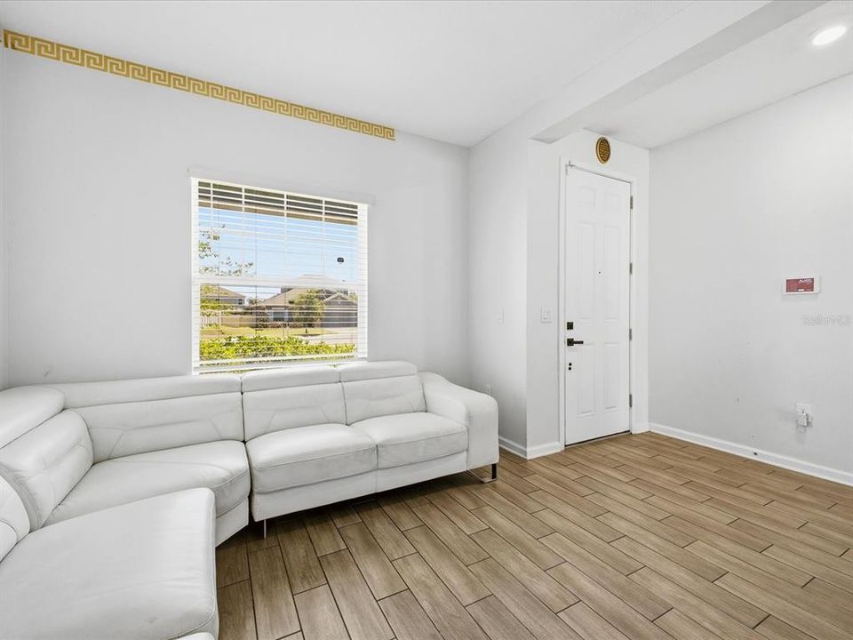 Activo con contrato: $540,000 (5 camas, 3 baños, 2607 Pies cuadrados)