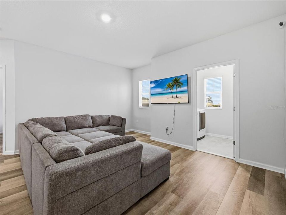 Activo con contrato: $540,000 (5 camas, 3 baños, 2607 Pies cuadrados)