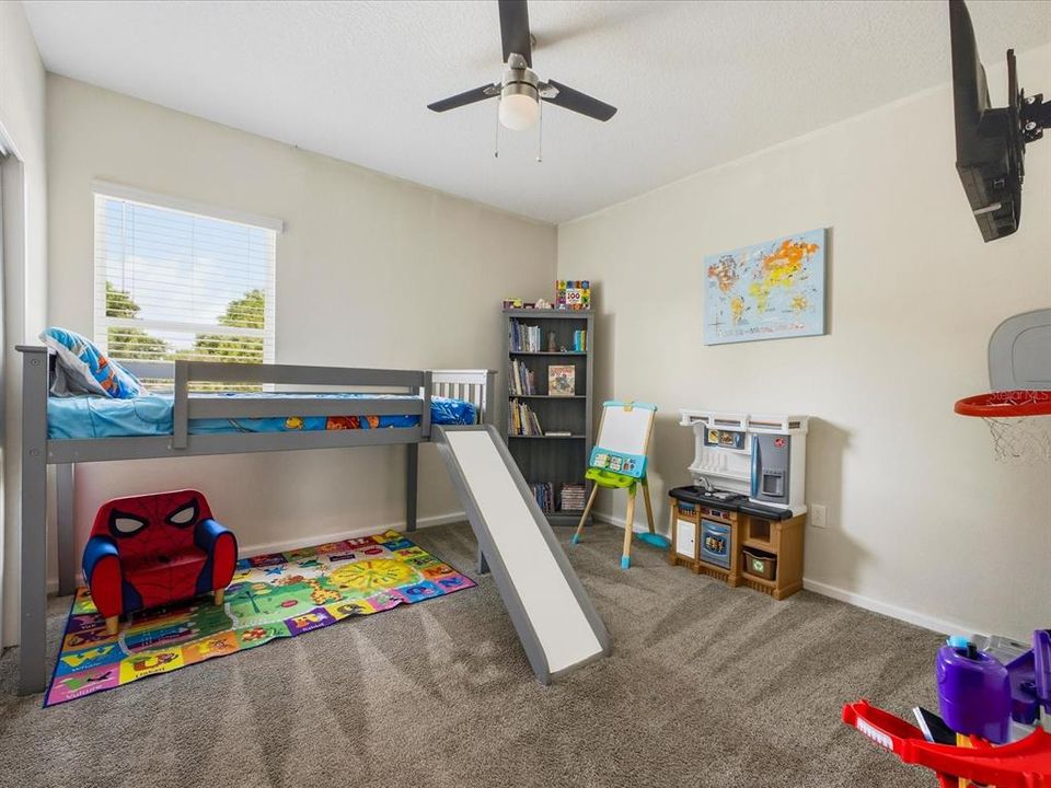 Activo con contrato: $540,000 (5 camas, 3 baños, 2607 Pies cuadrados)