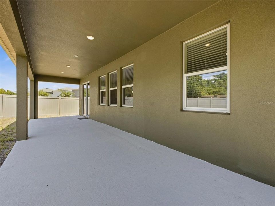 Activo con contrato: $540,000 (5 camas, 3 baños, 2607 Pies cuadrados)