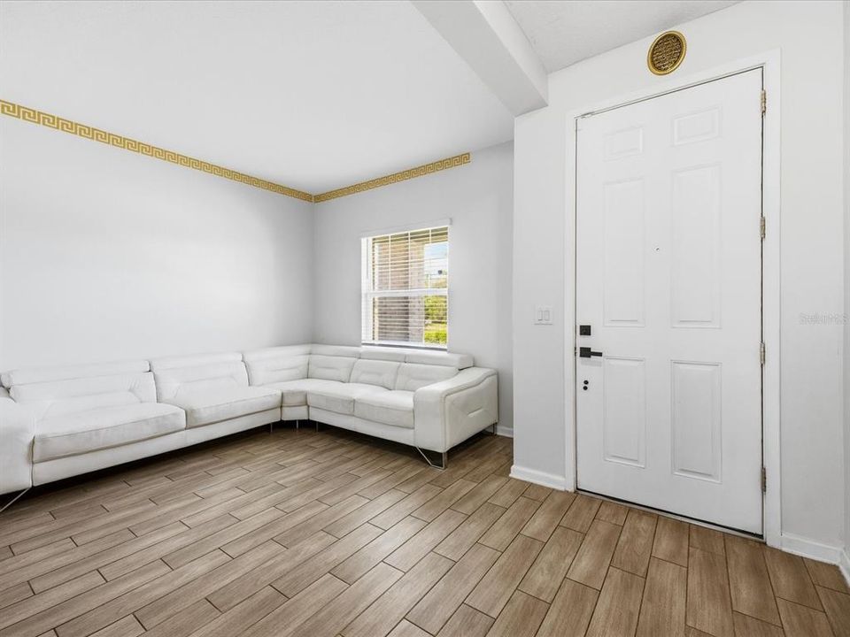 Activo con contrato: $540,000 (5 camas, 3 baños, 2607 Pies cuadrados)
