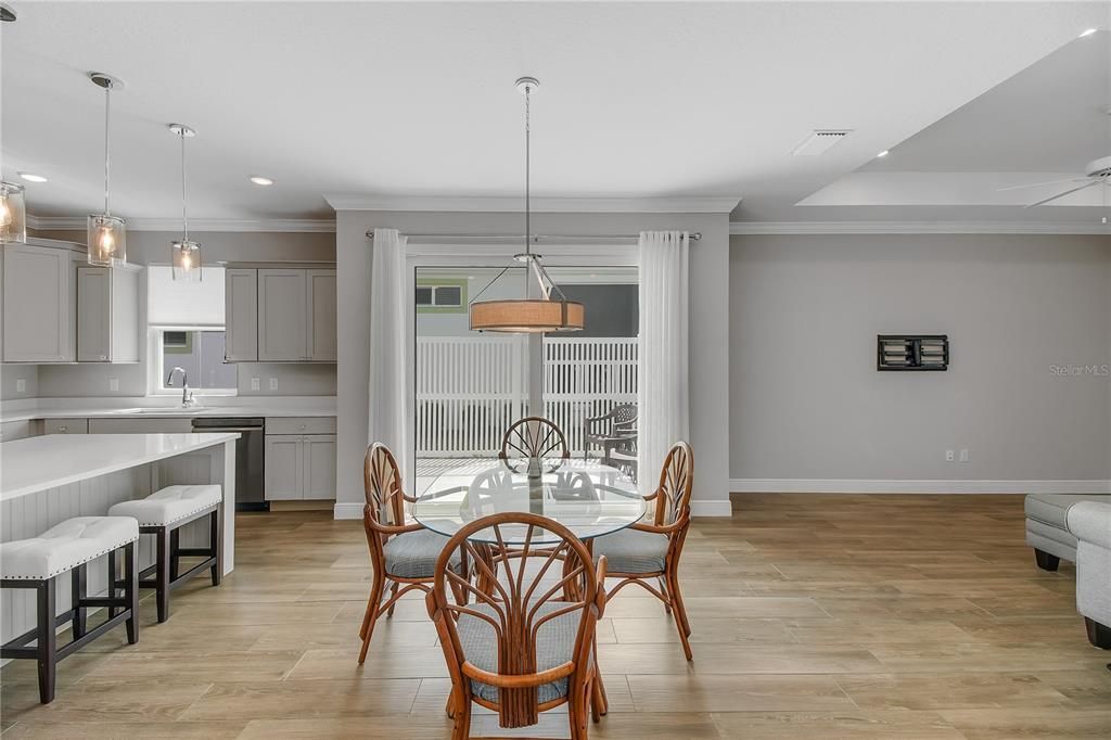 For Sale: $300,000 (3 beds, 2 baths, 1634 Square Feet)