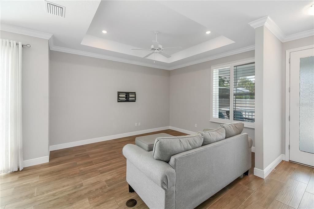 For Sale: $300,000 (3 beds, 2 baths, 1634 Square Feet)