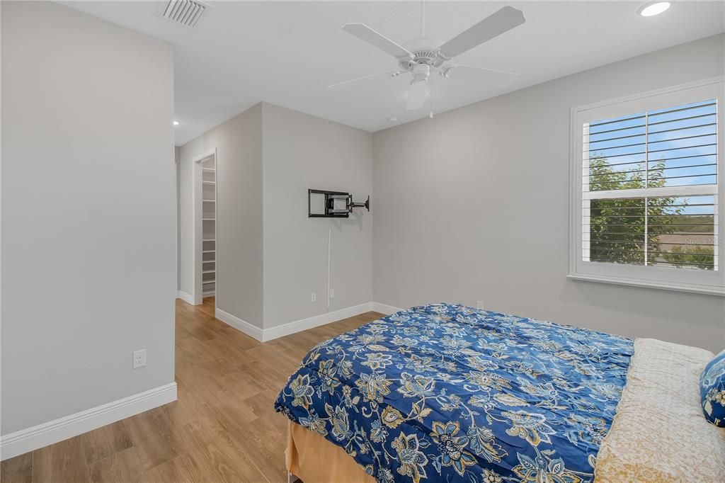 For Sale: $300,000 (3 beds, 2 baths, 1634 Square Feet)