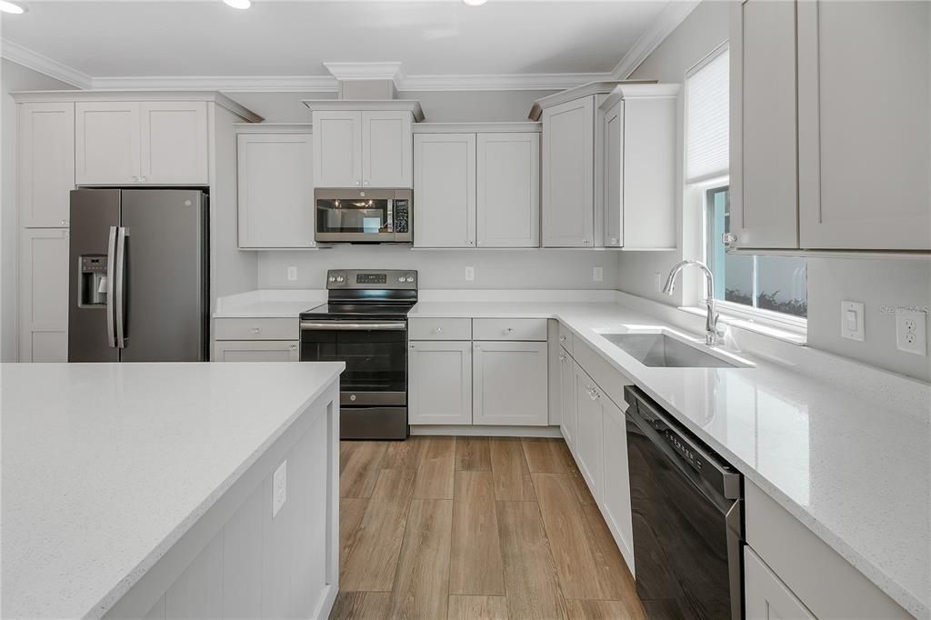 For Sale: $300,000 (3 beds, 2 baths, 1634 Square Feet)
