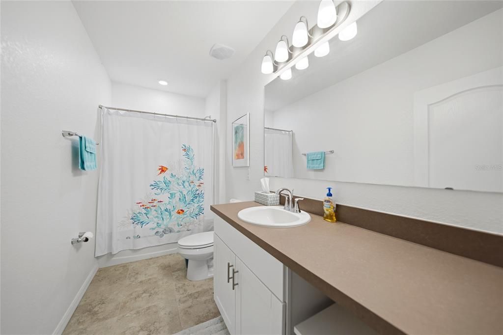 Activo con contrato: $299,900 (4 camas, 2 baños, 1865 Pies cuadrados)