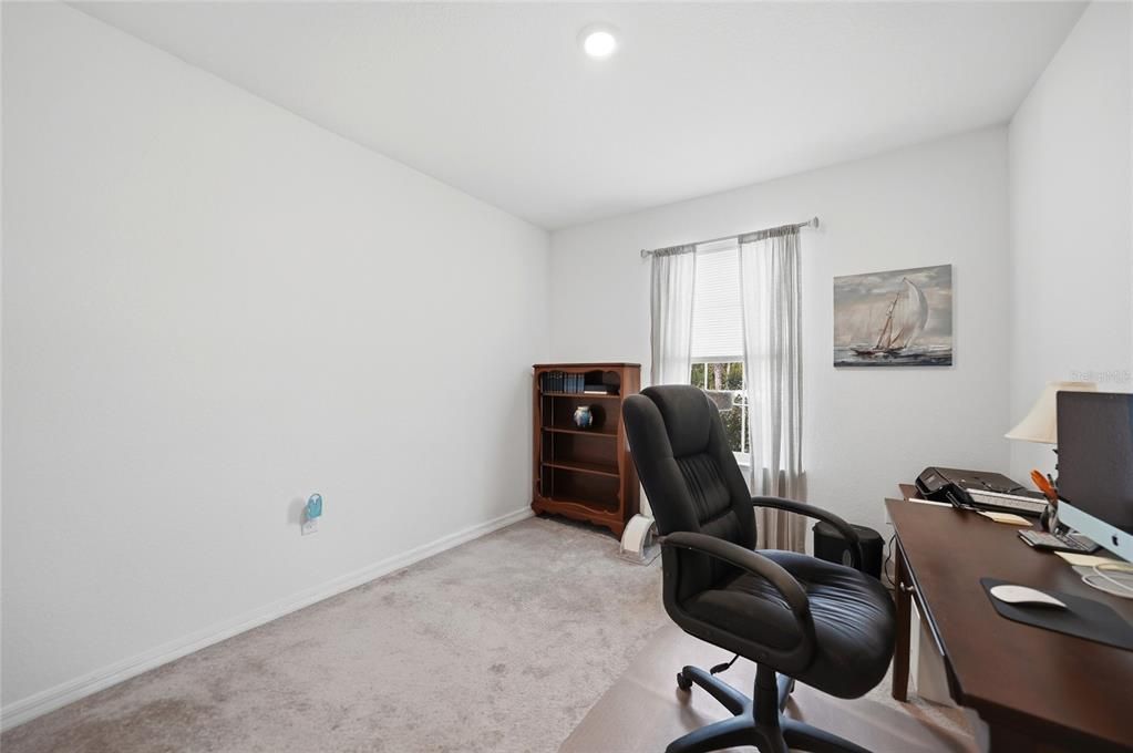 Activo con contrato: $299,900 (4 camas, 2 baños, 1865 Pies cuadrados)
