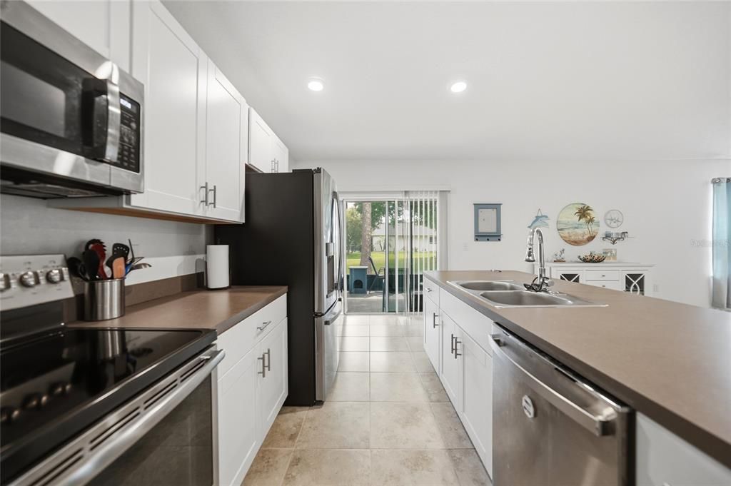 Activo con contrato: $299,900 (4 camas, 2 baños, 1865 Pies cuadrados)