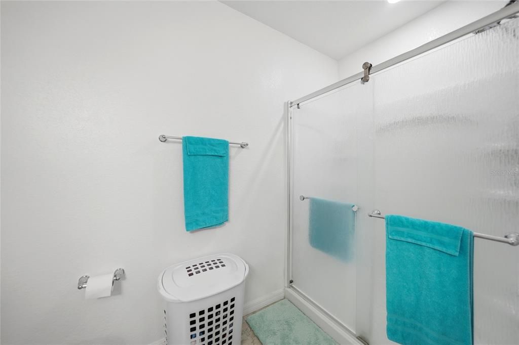 Activo con contrato: $299,900 (4 camas, 2 baños, 1865 Pies cuadrados)