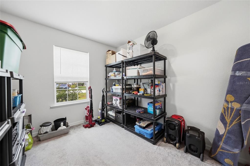 Activo con contrato: $299,900 (4 camas, 2 baños, 1865 Pies cuadrados)