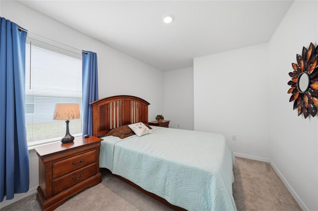Activo con contrato: $299,900 (4 camas, 2 baños, 1865 Pies cuadrados)