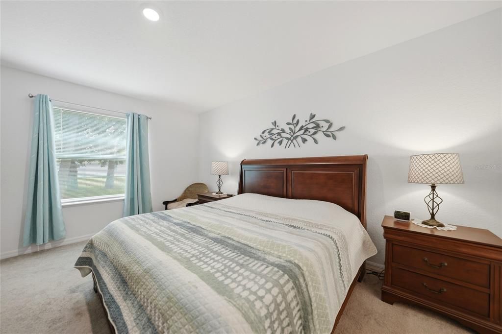 Activo con contrato: $299,900 (4 camas, 2 baños, 1865 Pies cuadrados)