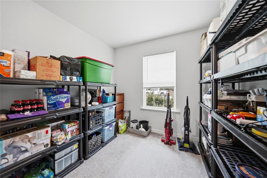 Activo con contrato: $299,900 (4 camas, 2 baños, 1865 Pies cuadrados)