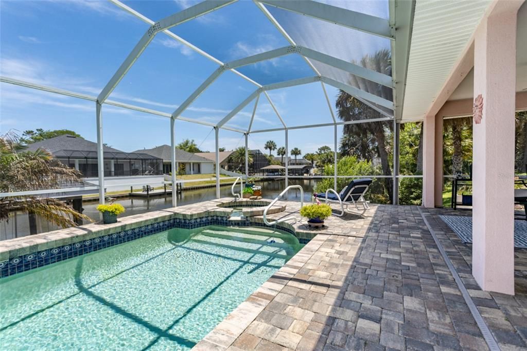 Activo con contrato: $648,500 (3 camas, 2 baños, 2176 Pies cuadrados)