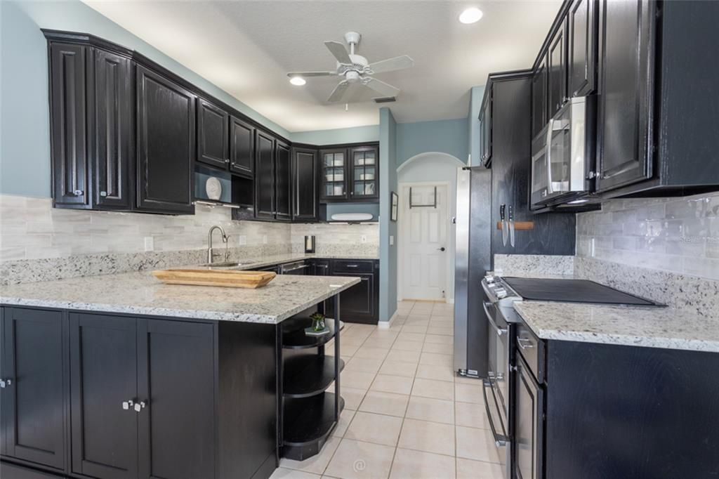 Activo con contrato: $648,500 (3 camas, 2 baños, 2176 Pies cuadrados)