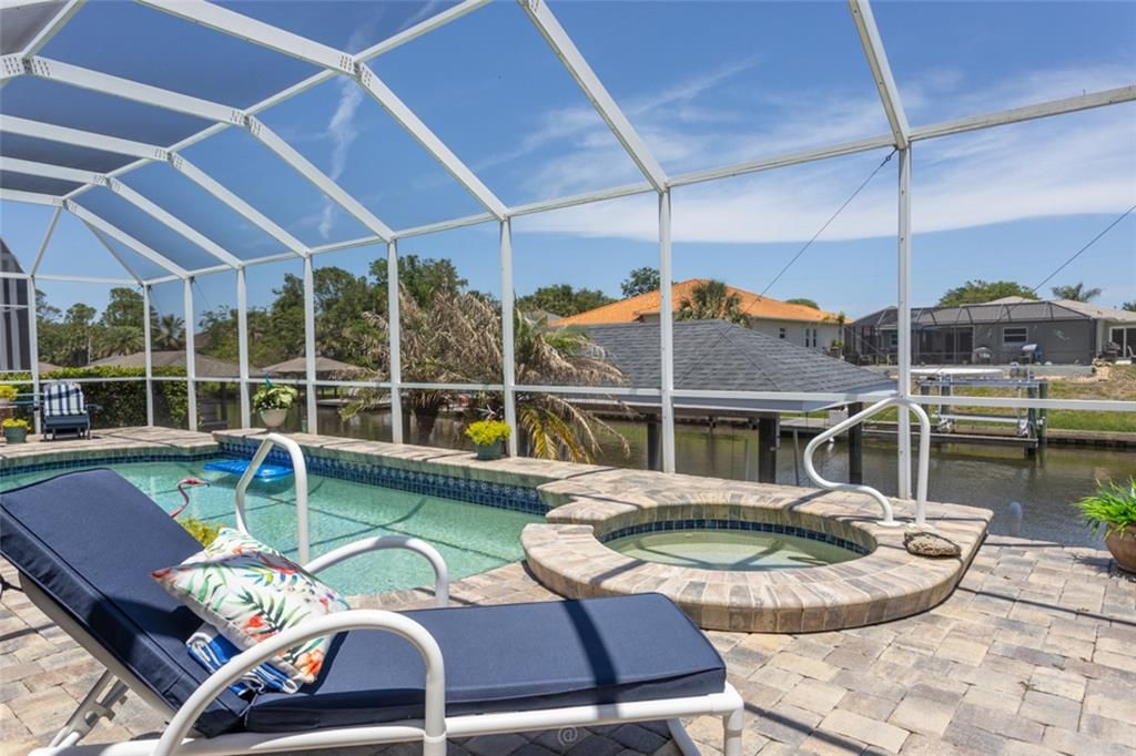 Activo con contrato: $648,500 (3 camas, 2 baños, 2176 Pies cuadrados)